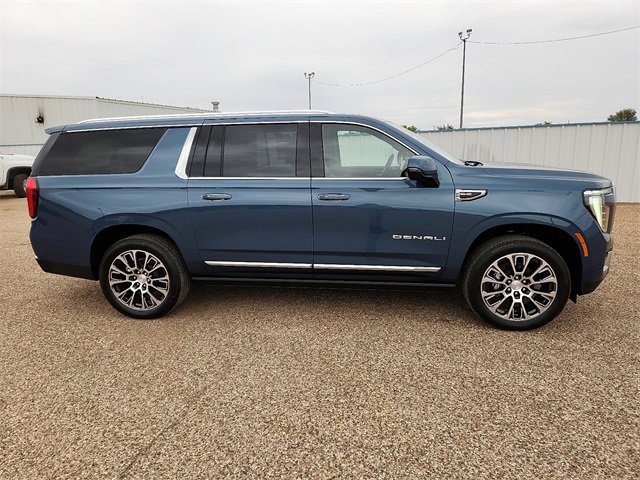 New 2025 GMC Yukon XL Denali w/ Denali Reserve Package image 5