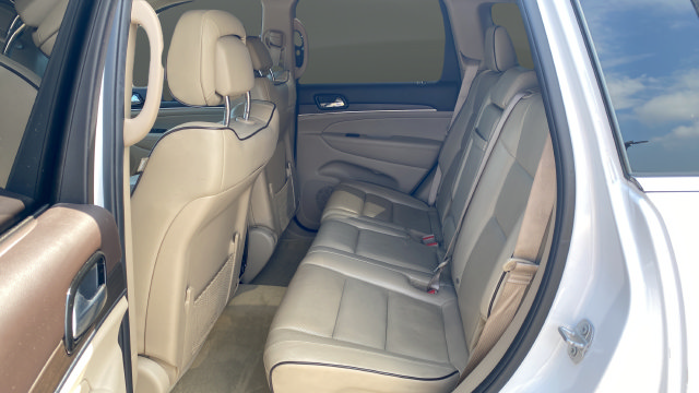 Used 2020 Jeep Grand Cherokee Overland AWD/4WD image 24