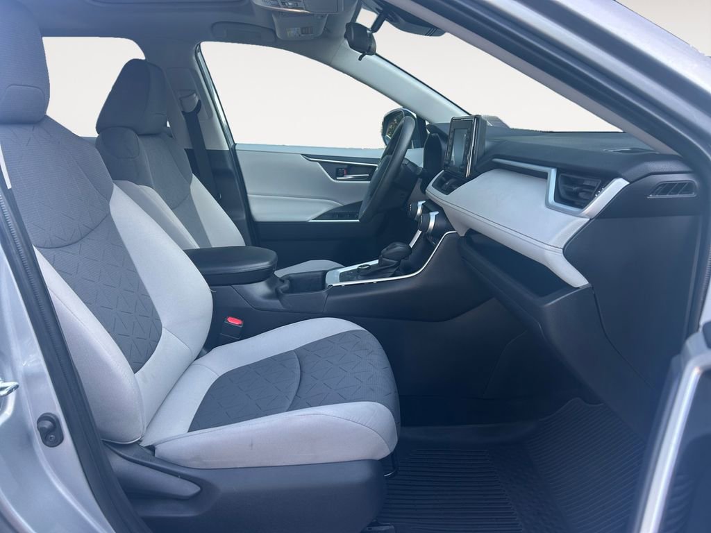 Used 2022 Toyota RAV4 XLE image 10