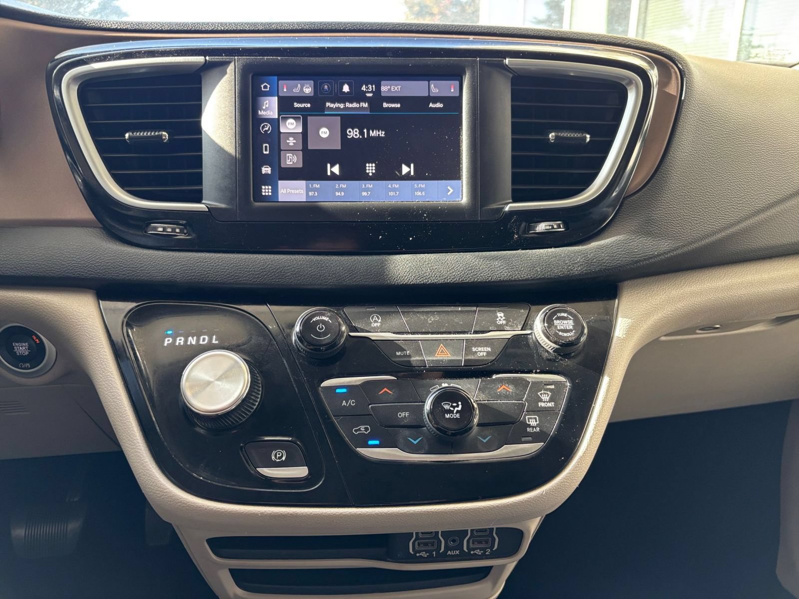 Used 2023 Chrysler Voyager LX FWD image 19