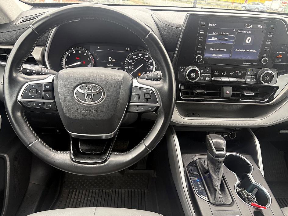 Used 2021 Toyota Highlander XLE image 16