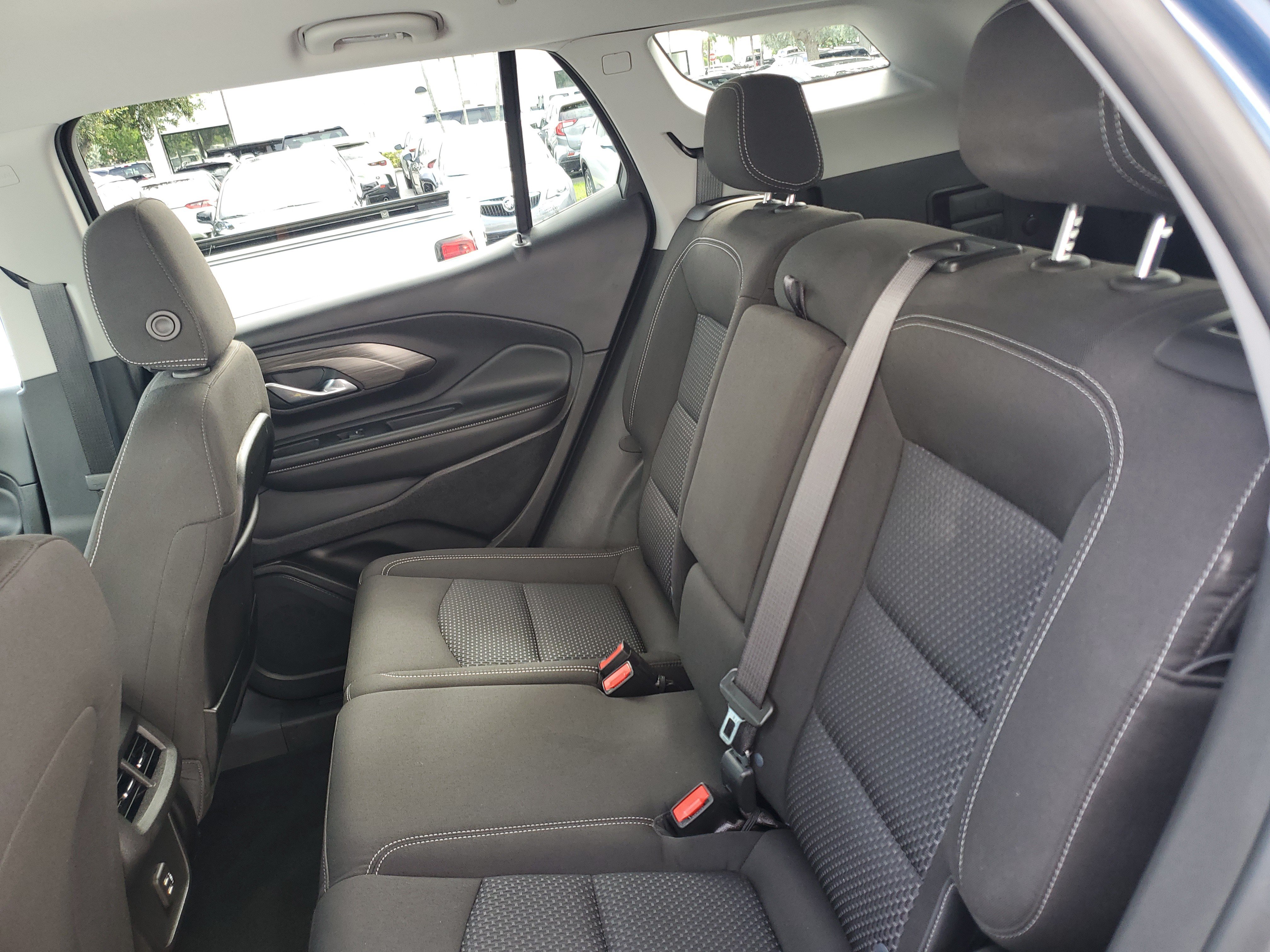 Used 2024 GMC Terrain SLE w/ Driver Convenience Package FWD image 12