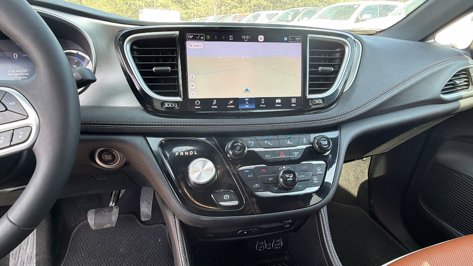 Used 2025 Chrysler Pacifica Pinnacle FWD image 34