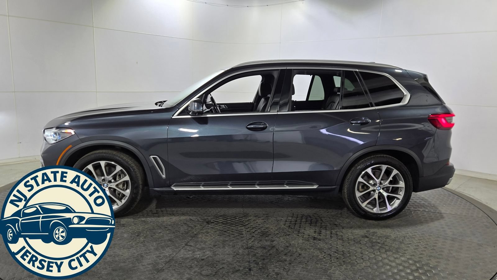Used 2019 BMW X5 xDrive50i w/ Off-Road Package AWD/4WD image 11