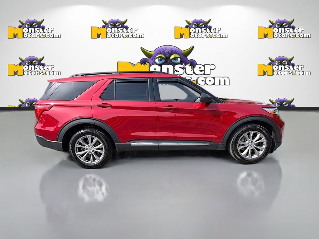 Used 2023 Ford Explorer XLT w/ Equipment Group 202A AWD/4WD image 4