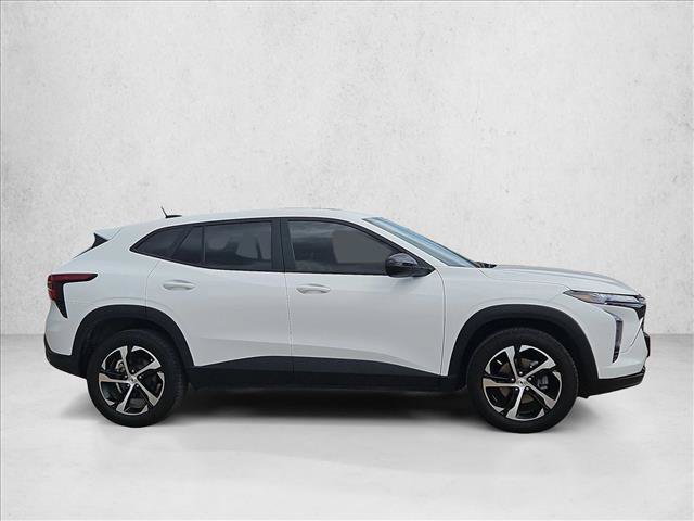 Certified 2025 Chevrolet Trax RS w/ Sunroof Package FWD image 4