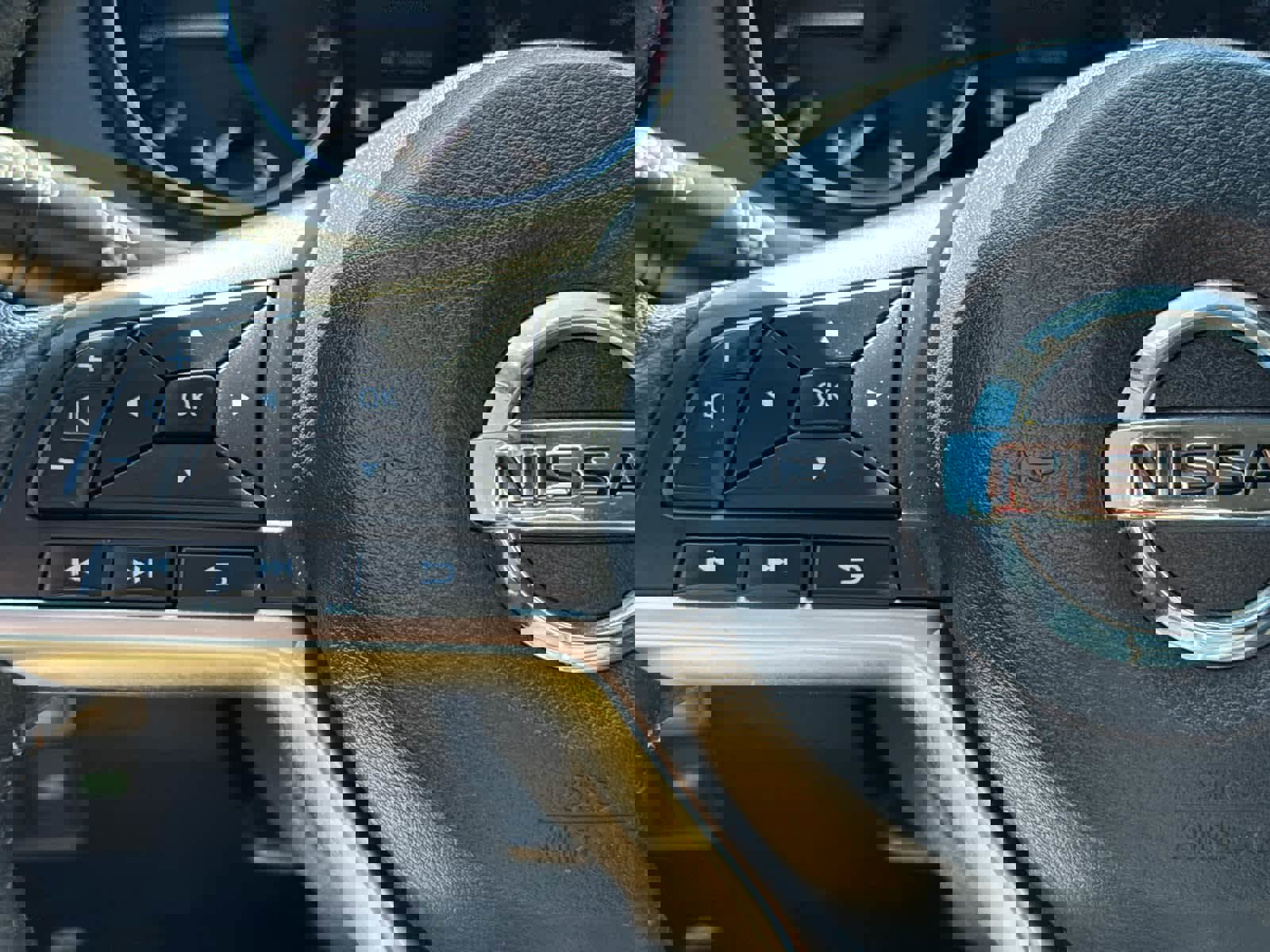 Used 2017 Nissan Rogue SL w/ SL Premium Package image 17