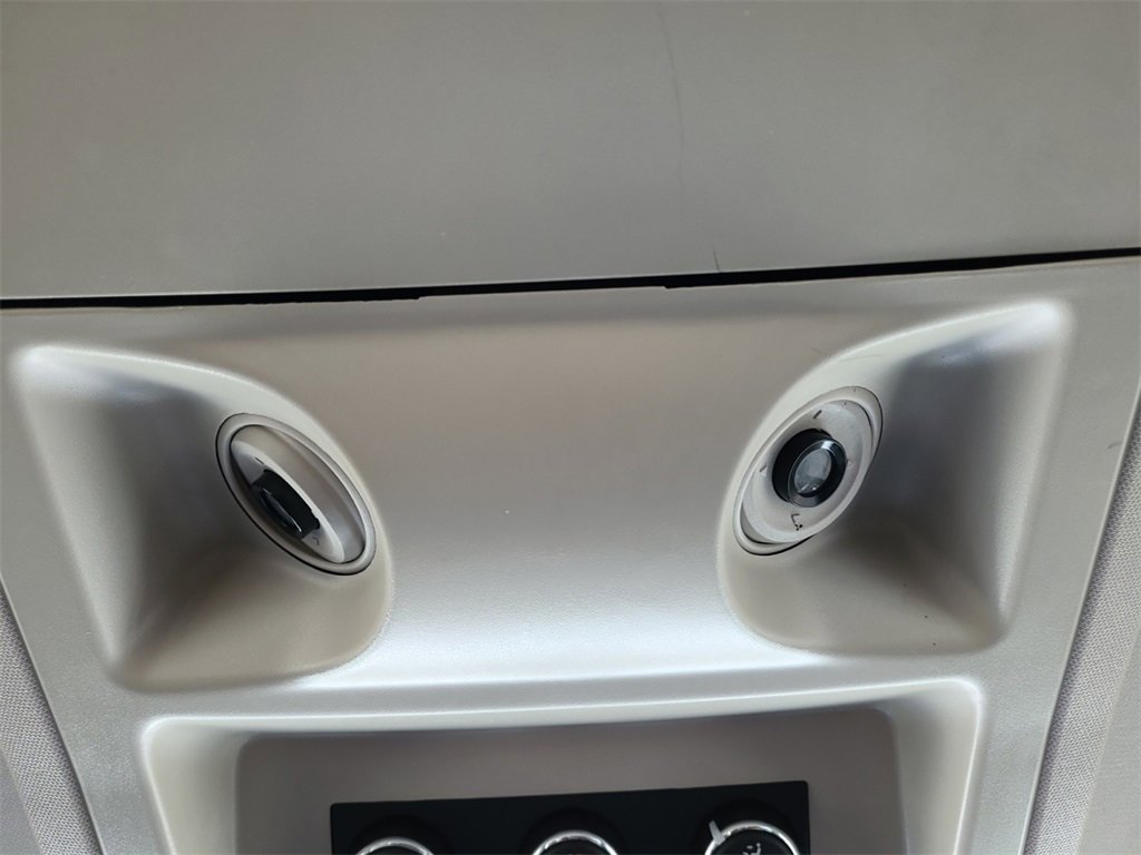 Used 2015 Chrysler Town & Country Touring image 33