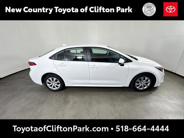 Used 2024 Toyota Corolla LE FWD image 2