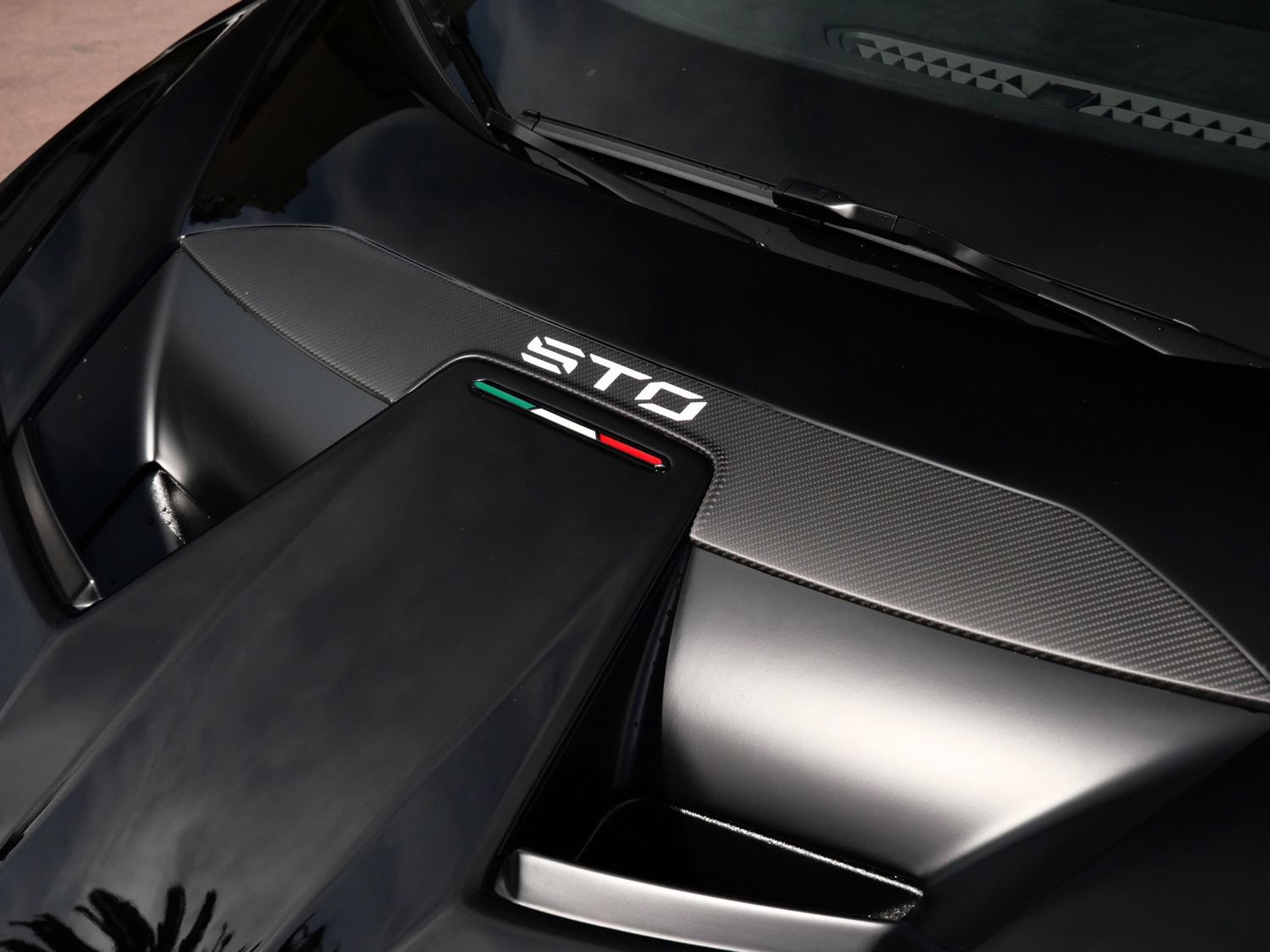 Used 2023 Lamborghini Huracan STO RWD image 17