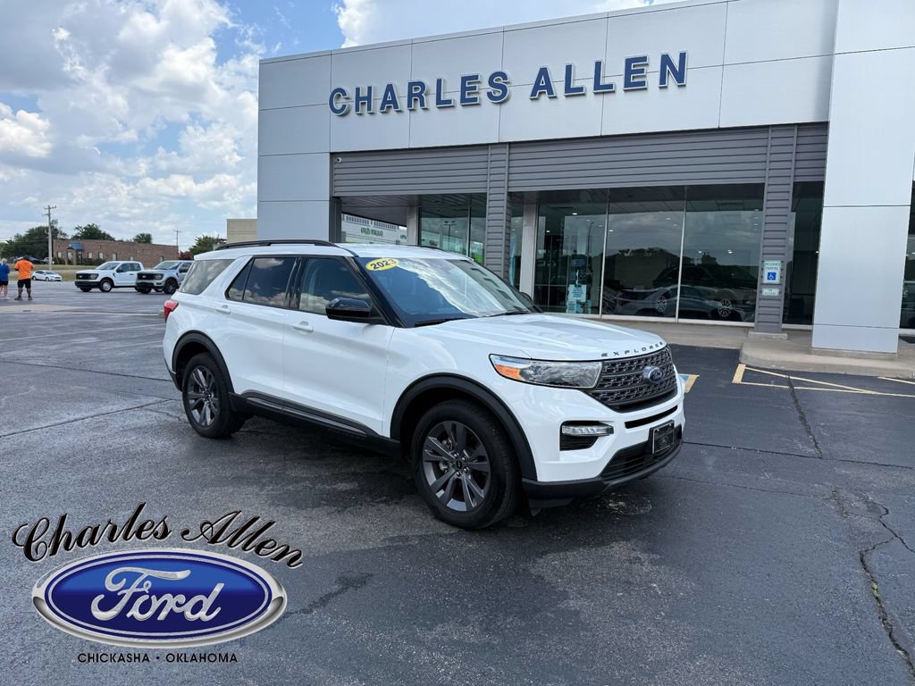 Used 2023 Ford Explorer XLT w/ Equipment Group 202A AWD/4WD image 1