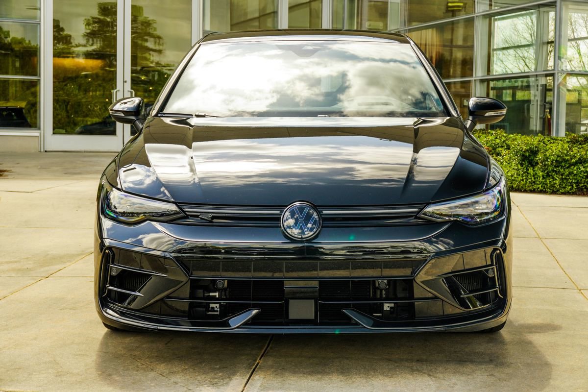 Used 2025 Volkswagen Golf R Black Edition image 6