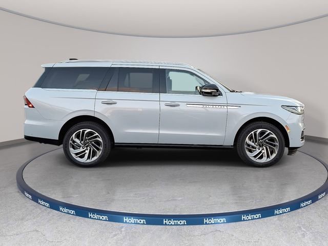 New 2025 Lincoln Navigator Reserve image 4