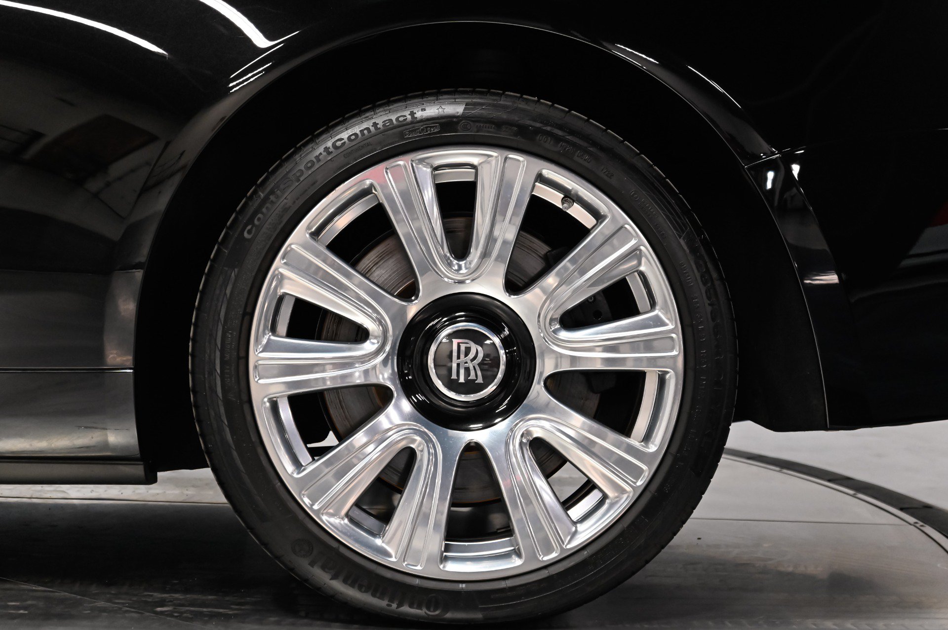 Used 2017 Rolls-Royce Dawn RWD image 29