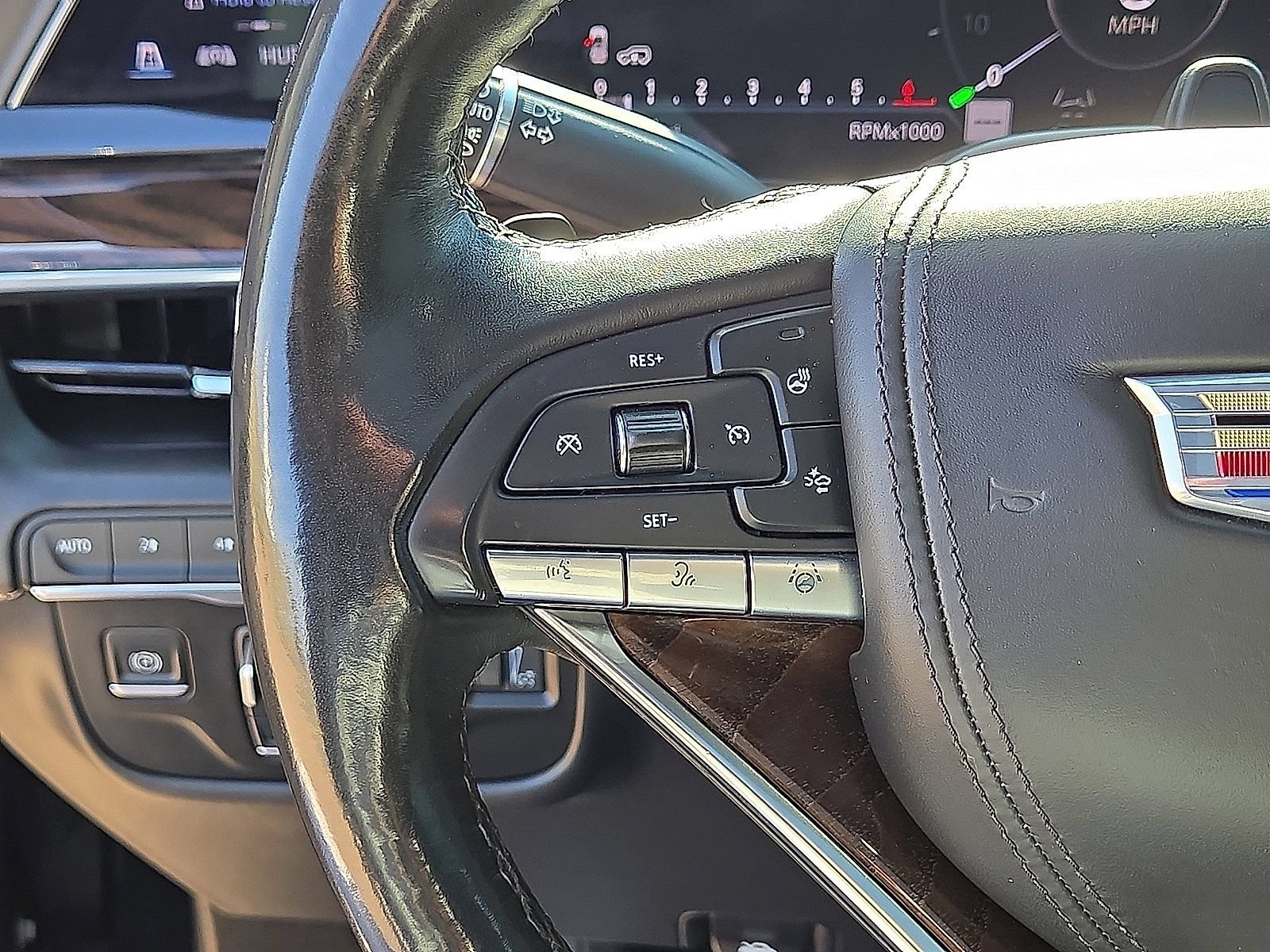 Used 2021 Cadillac Escalade Premium Luxury Platinum AWD/4WD image 19