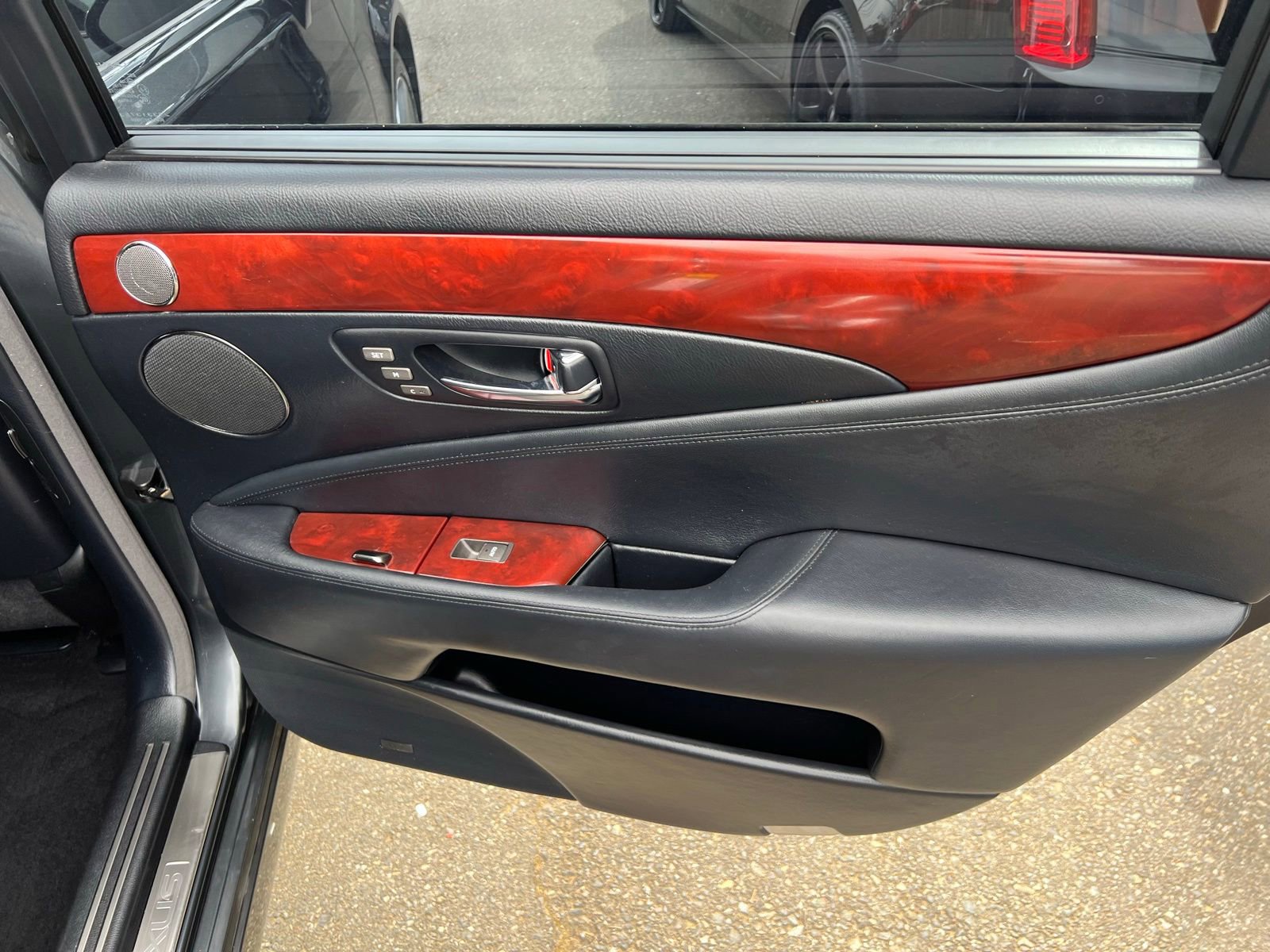 Used 2007 Lexus LS 460 L RWD image 27