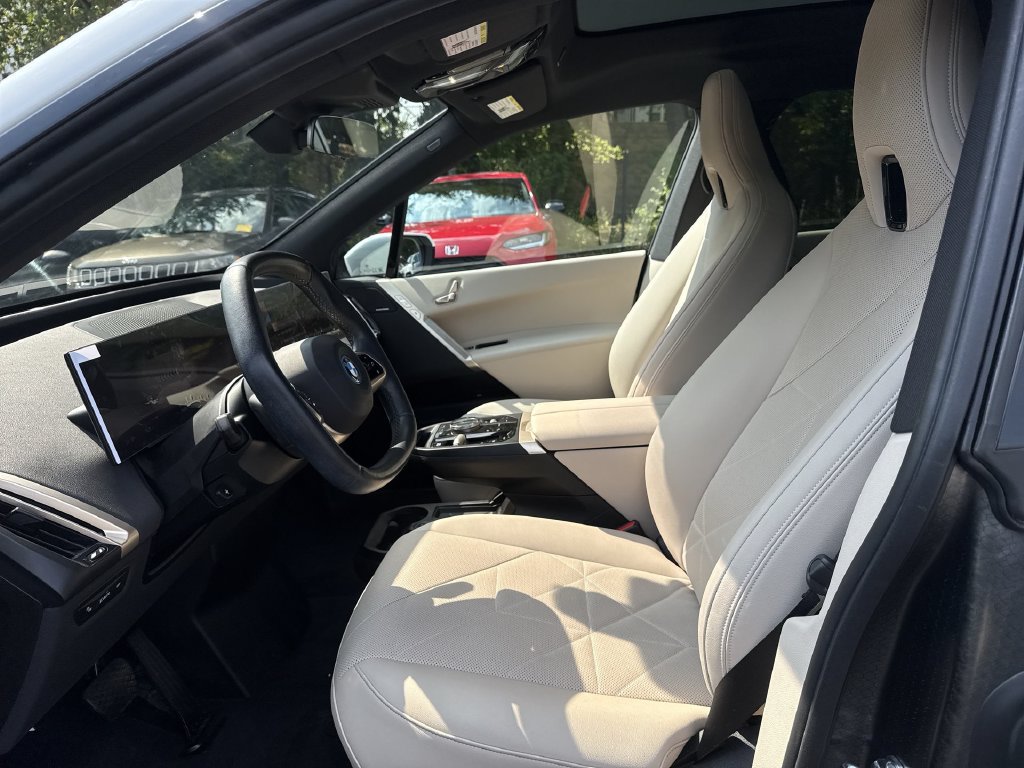 Used 2024 BMW iX xDrive50 w/ Convenience Package AWD/4WD image 13