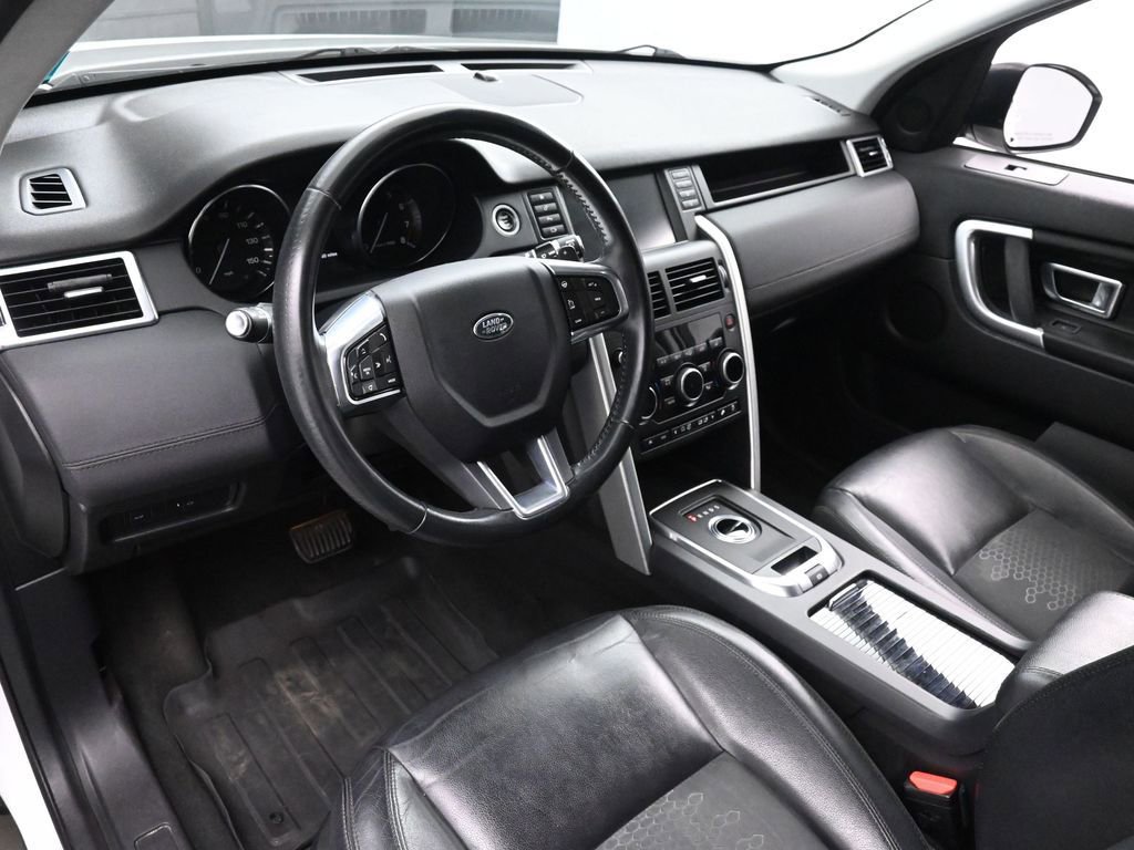 Used 2016 Land Rover Discovery Sport SE image 11