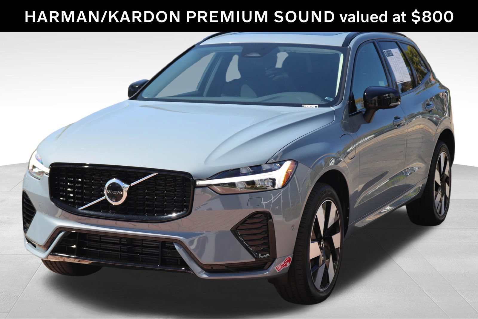 Used 2024 Volvo XC60 T8 Plus w/ Protection Package Premier AWD/4WD image 3