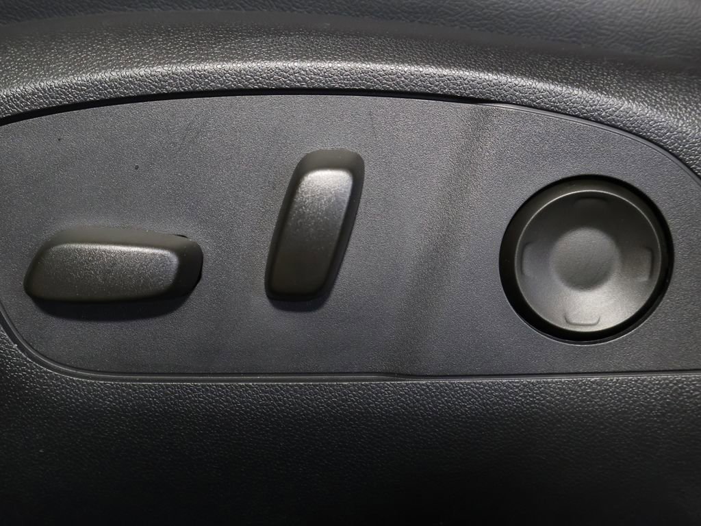 Used 2024 Chevrolet Equinox EV RS image 28