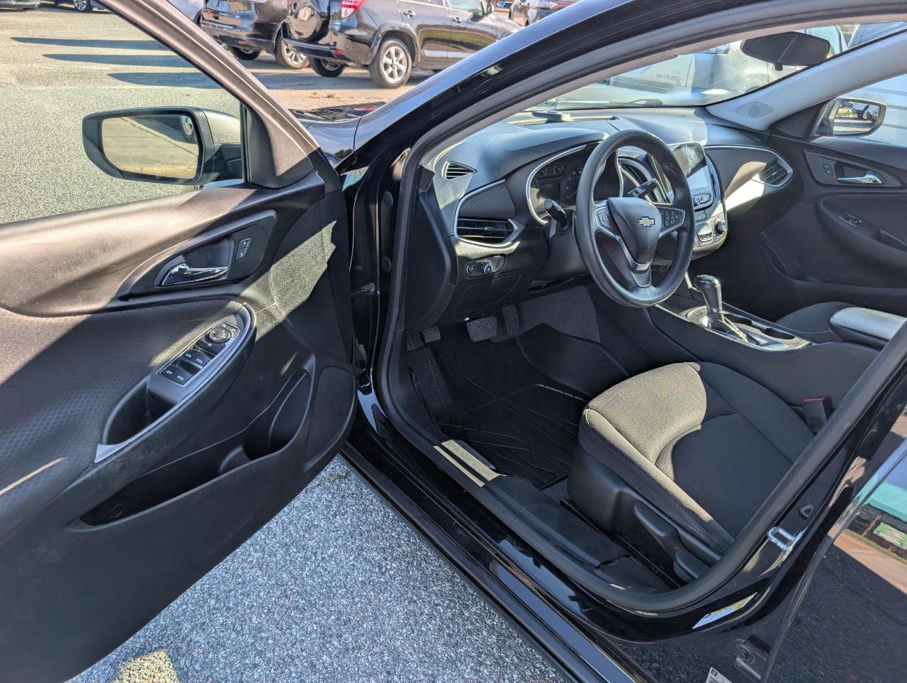 Used 2019 Chevrolet Malibu LS w/ LPO, Convenience Package 1 FWD image 11