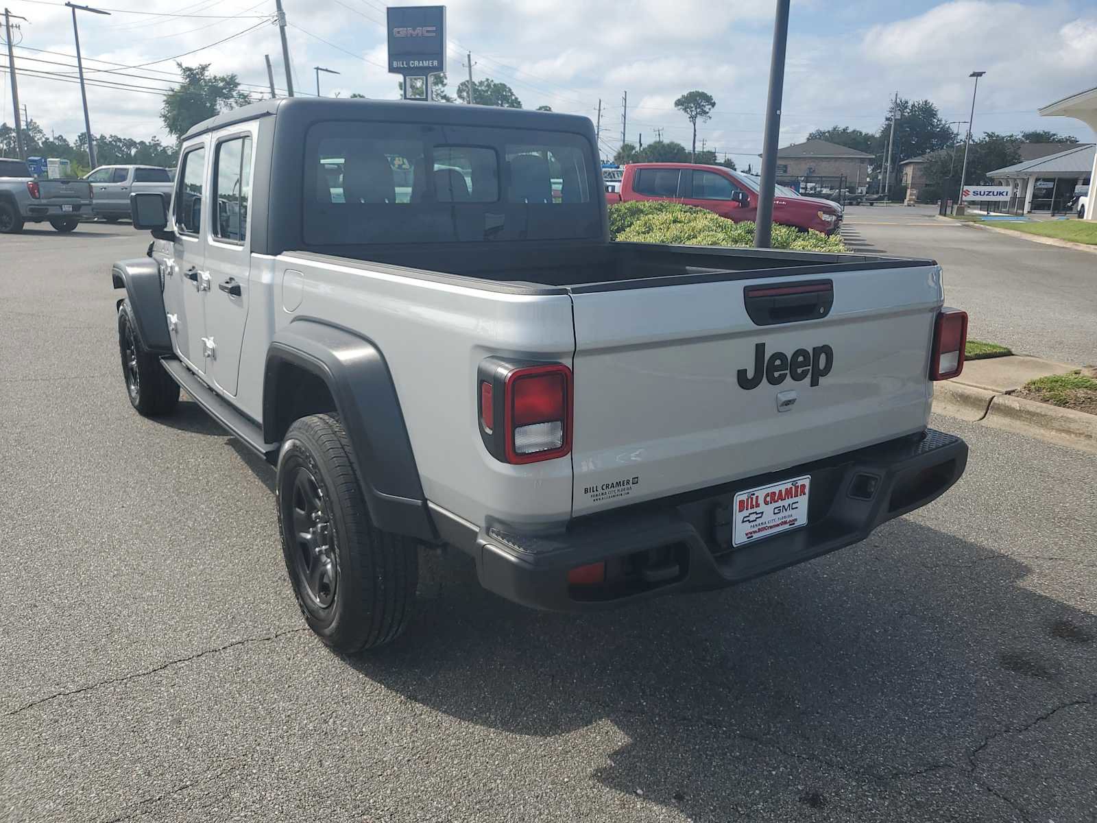Used 2024 Jeep Gladiator Sport image 3