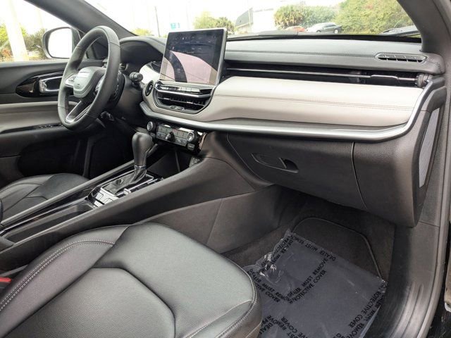 Used 2025 Jeep Compass Limited image 29