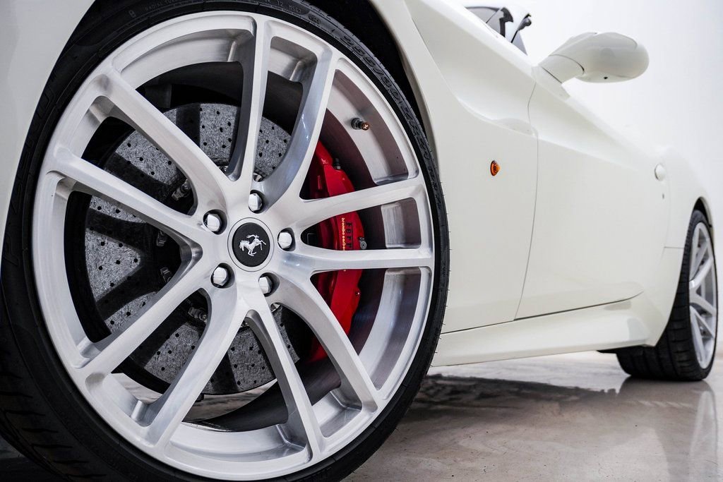 Used 2015 Ferrari California T image 5