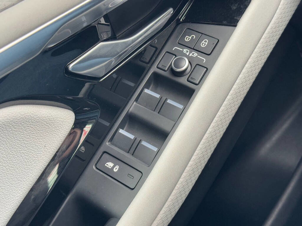 Used 2020 Land Rover Range Rover Evoque S image 18