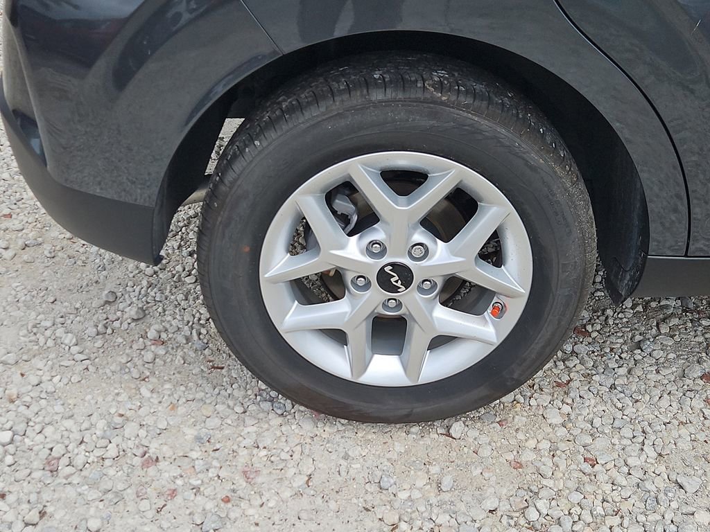 Used 2025 Kia Soul LX w/ LX Technology Package FWD image 5