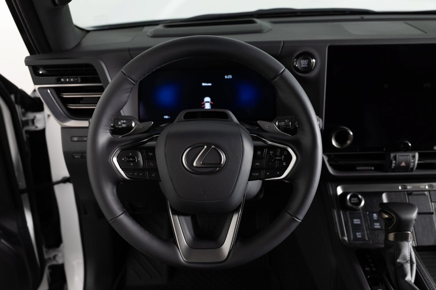 Used 2026 Lexus GX 550 w/ Accessory Package (2T) AWD/4WD image 32
