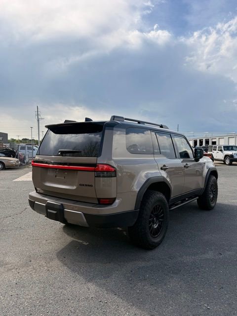 Used 2024 Lexus GX 550 image 2