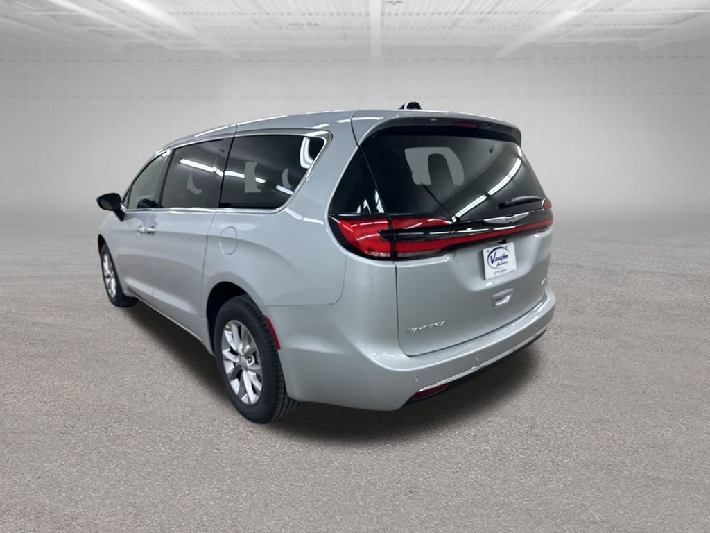 New 2026 Chrysler Pacifica Select image 7