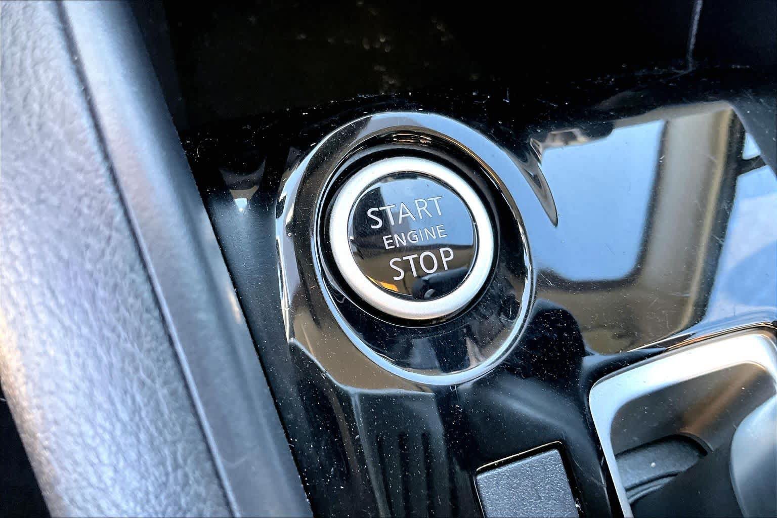 Used 2020 Nissan Versa SV FWD image 25