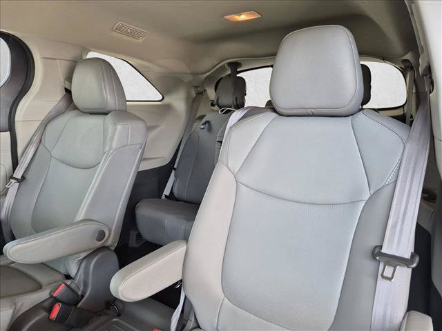 Used 2021 Toyota Sienna XLE FWD image 13