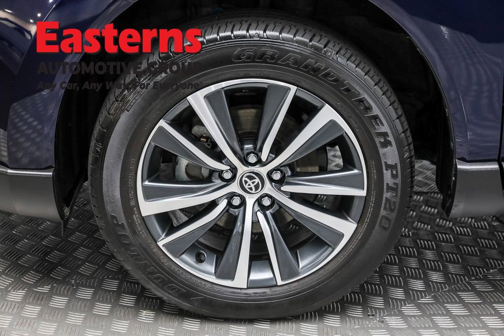 Used 2024 Toyota Venza LE image 31