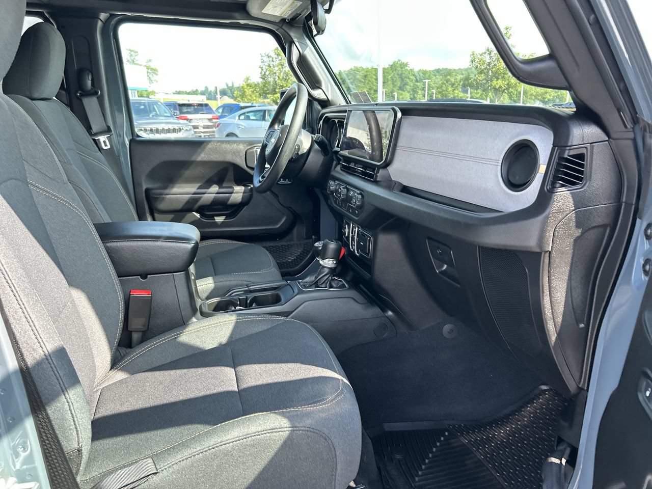Used 2025 Jeep Gladiator Sport AWD/4WD image 13