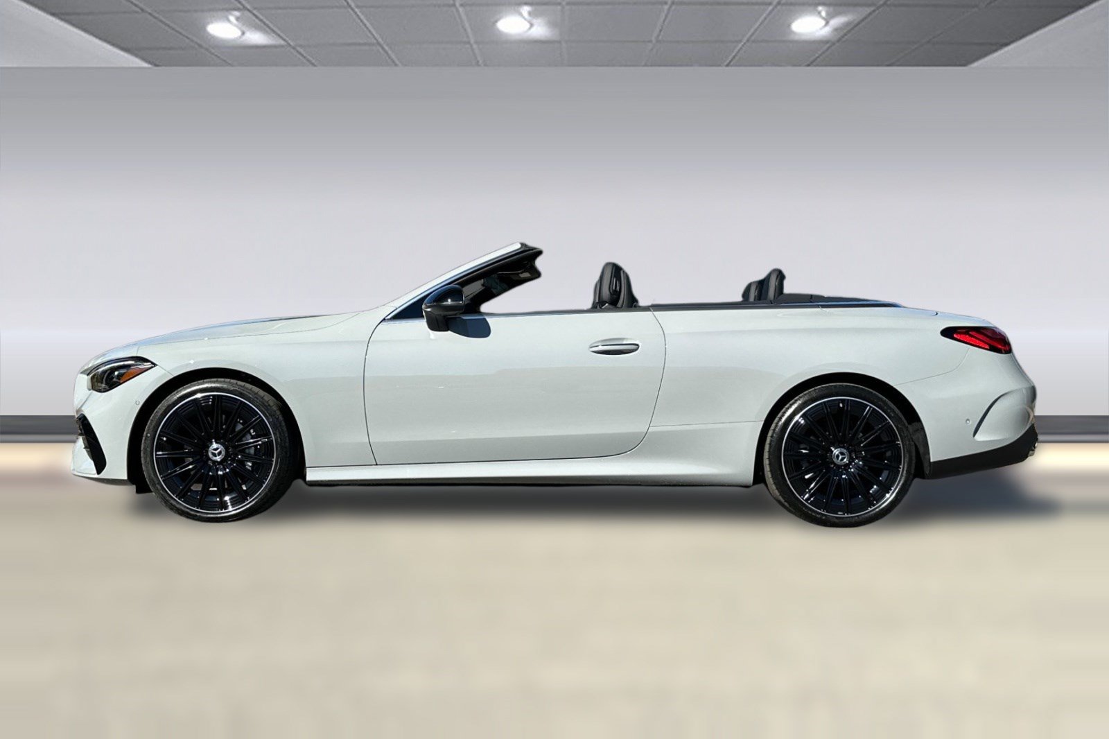 Used 2026 Mercedes-Benz CLE 300 4MATIC Cabriolet image 2