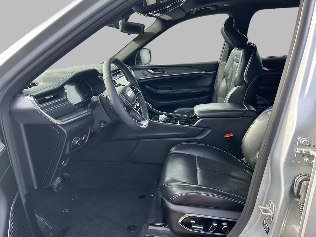 Used 2023 Jeep Grand Cherokee Overland w/ Luxury Tech Group IV image 11