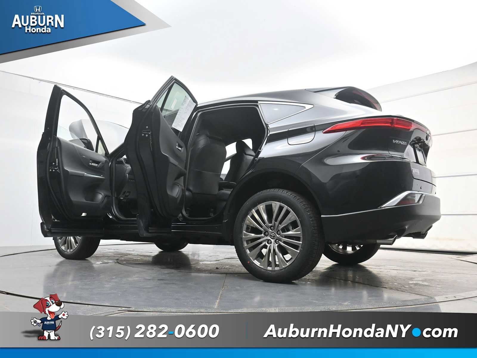 Used 2023 Toyota Venza Limited image 35