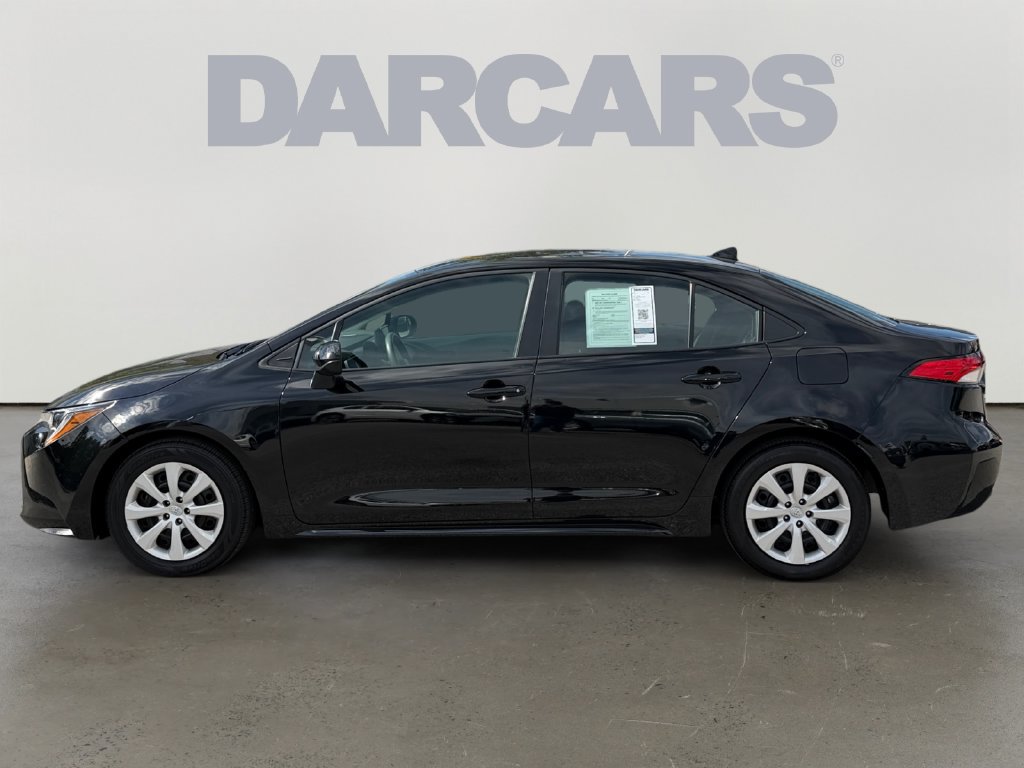 Used 2025 Toyota Corolla LE FWD image 4