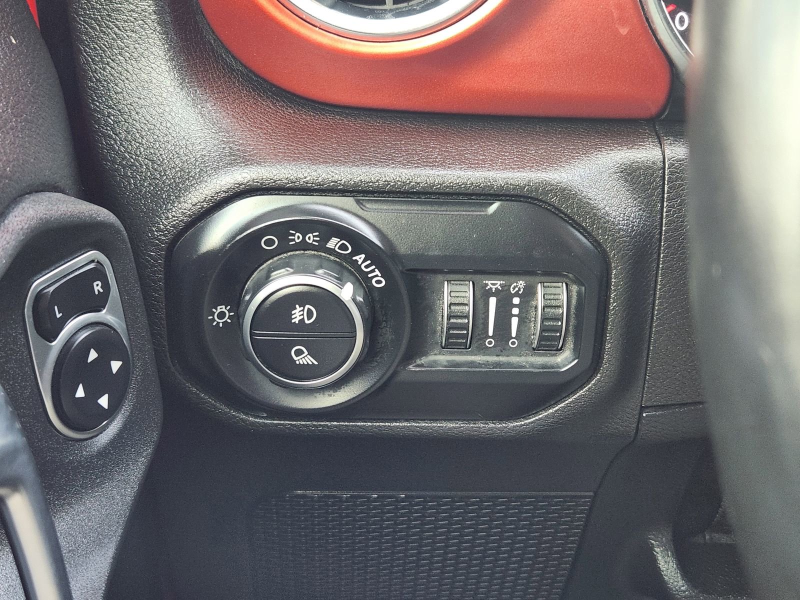 Used 2020 Jeep Gladiator Rubicon AWD/4WD image 25
