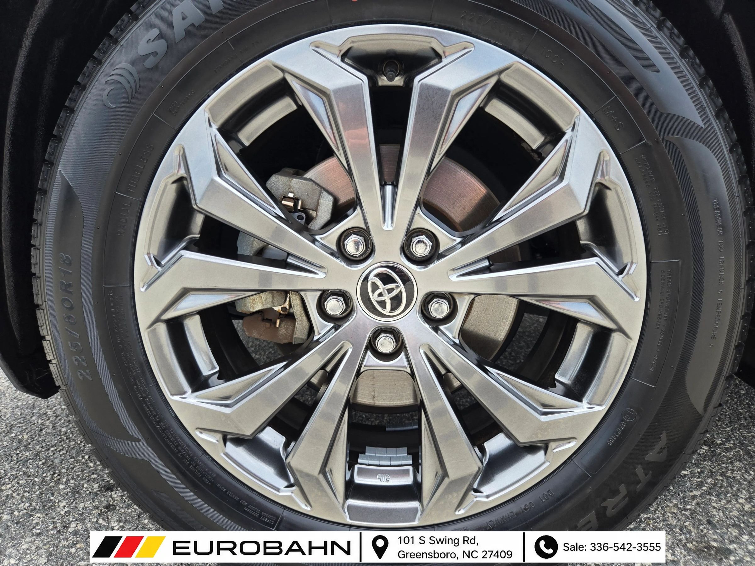 Used 2022 Toyota RAV4 XLE Premium AWD/4WD image 36
