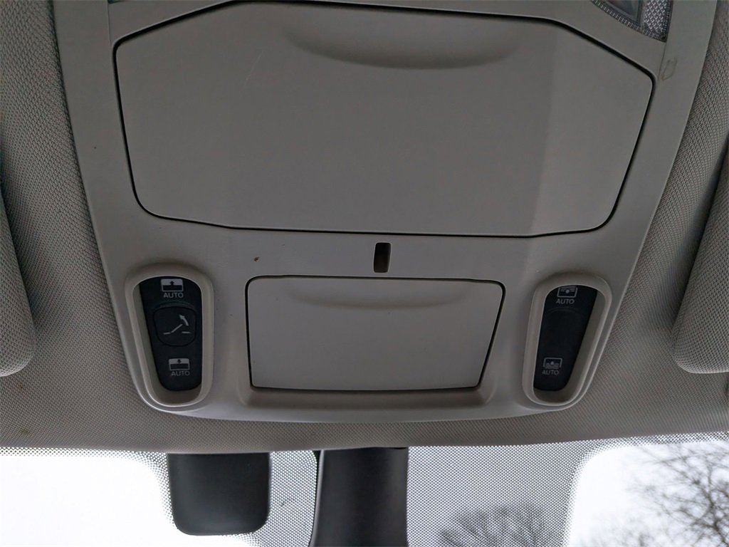 Used 2022 Chrysler Pacifica Limited w/ Uconnect Theater Family Group image 24