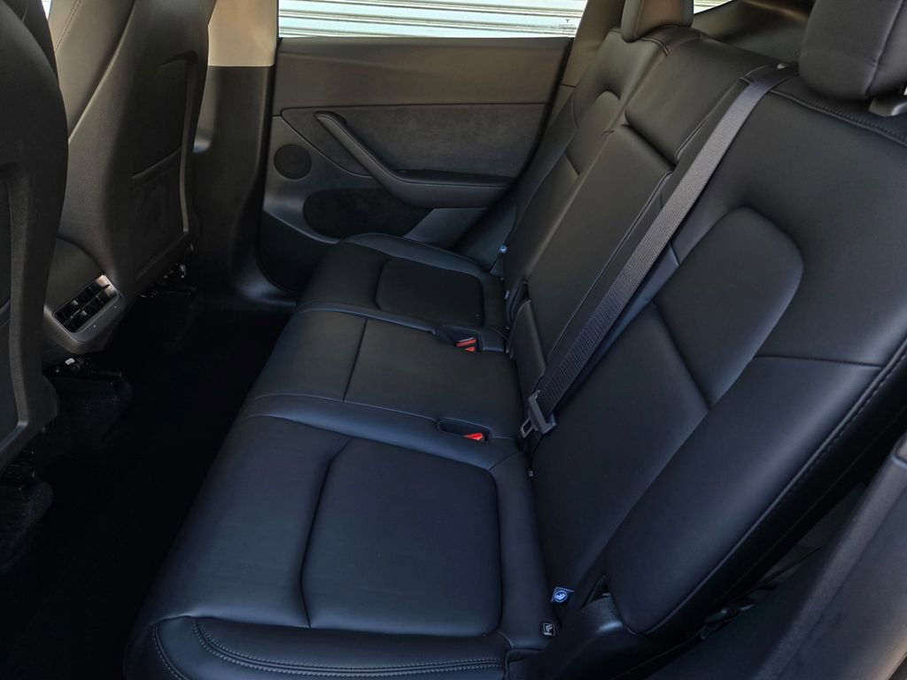 Used 2025 Tesla Model Y Long Range image 12