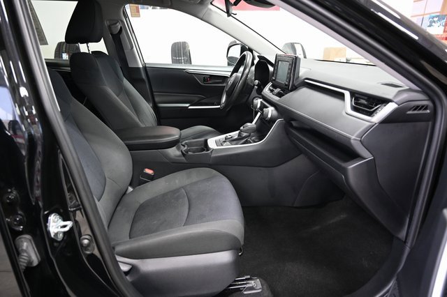 Used 2019 Toyota RAV4 LE image 10