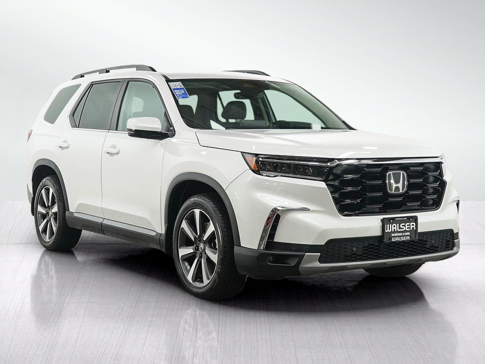 Used 2025 Honda Pilot Touring image 7