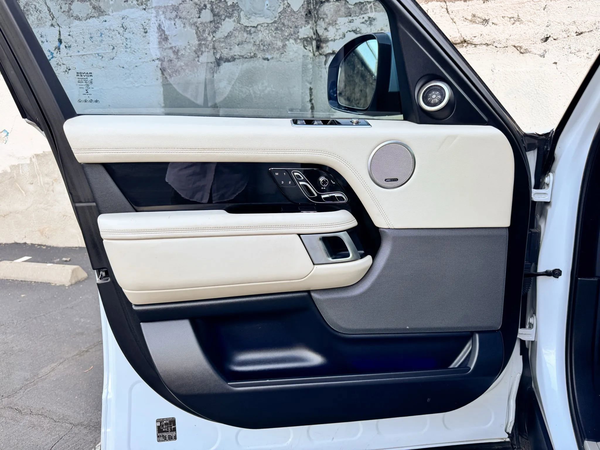 Used 2019 Land Rover Range Rover Supercharged image 11