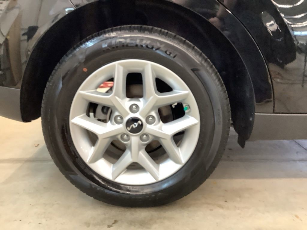 Certified 2025 Kia Soul LX w/ LX Technology Package FWD image 25
