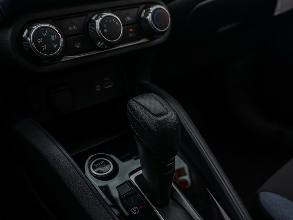 Used 2025 Nissan Versa SV w/ Trunk Package image 30